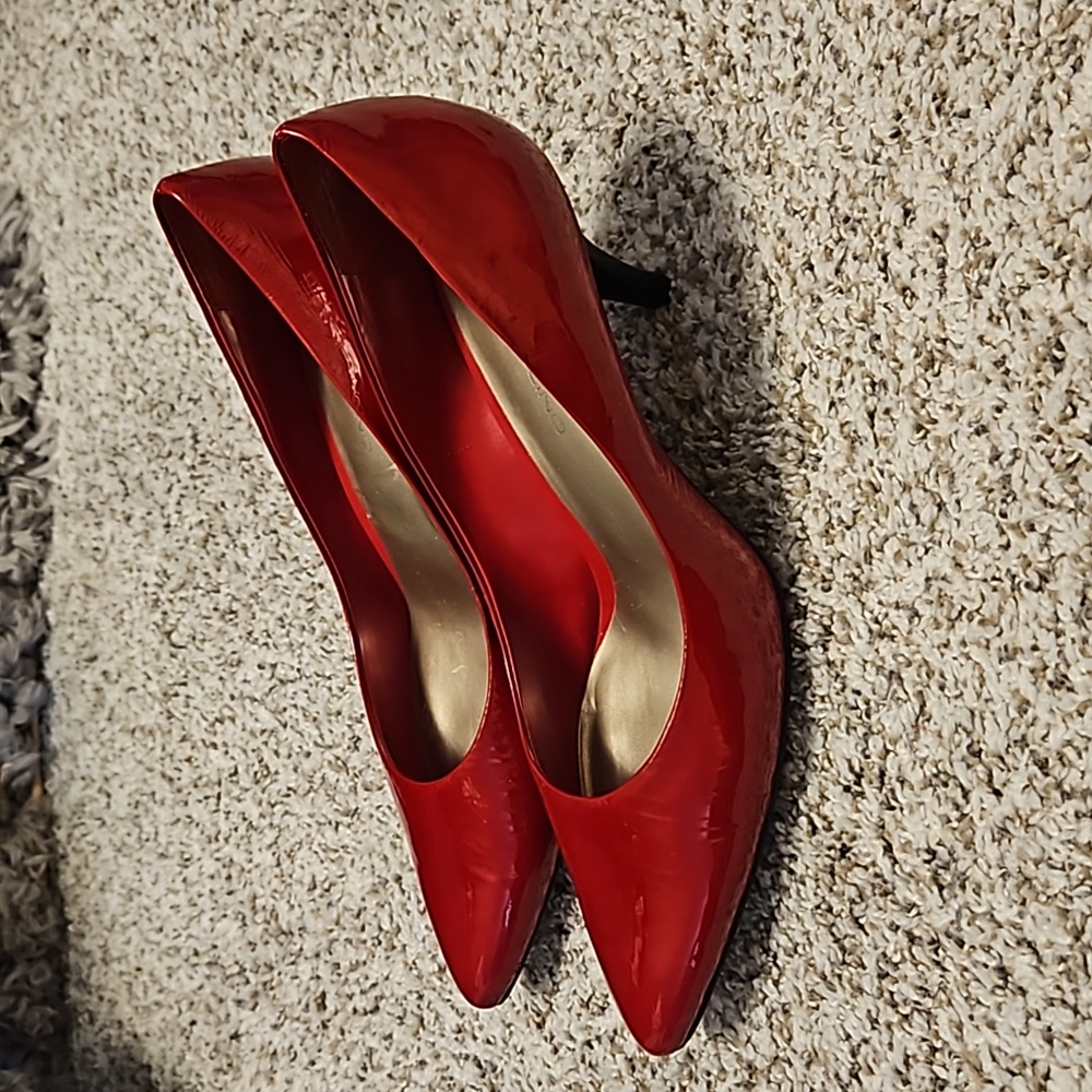 Bandolino red patent heels 8.5